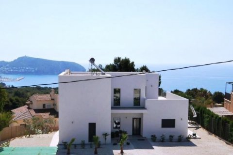 Villa for sale in Moraira, Alicante, Spain 3 bedrooms, 220 sq.m. No. 43994 - photo 4