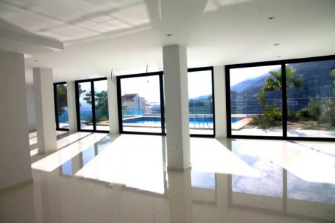 Villa for sale in Altea, Alicante, Spain 5 bedrooms, 900 sq.m. No. 42899 - photo 9