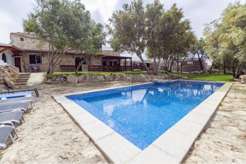 House for sale in Alaior, Menorca, Spain 6 bedrooms, 470 sq.m. No. 47708 - photo 1