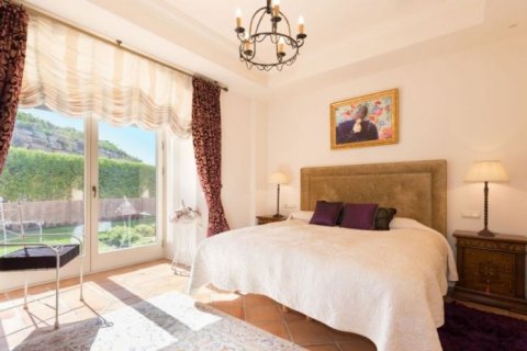 Villa for sale in Alicante, Spain 5 bedrooms, 498 sq.m. No. 45347 - photo 5