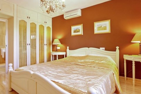 Villa for sale in Javea, Alicante, Spain 5 bedrooms, 305 sq.m. No. 44020 - photo 9