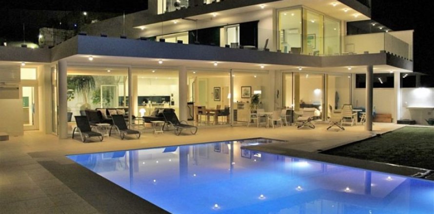 Villa in Altea, Alicante, Spain 4 bedrooms, 320 sq.m. No. 45620