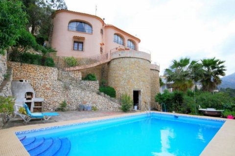 Villa for sale in Calpe, Alicante, Spain 4 bedrooms, 218 sq.m. No. 45611 - photo 1