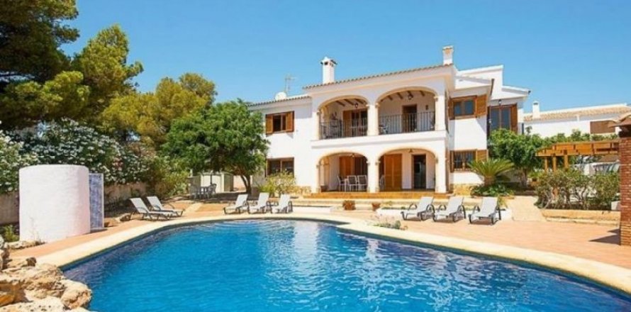 Villa in Calpe, Alicante, Spain 6 bedrooms, 300 sq.m. No. 45626