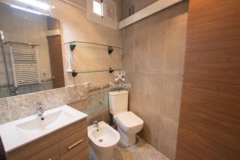 Apartment for sale in Barcelona, Spain 5 bedrooms, 120 sq.m. No. 40997 - photo 30