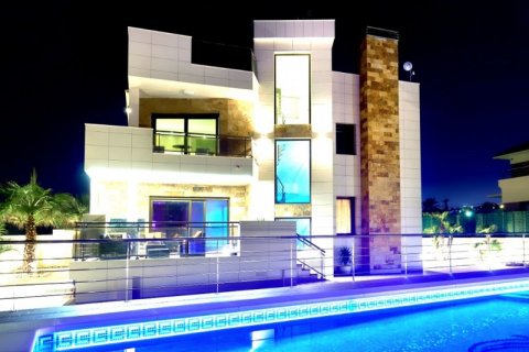 Villa for sale in Torrevieja, Alicante, Spain 5 bedrooms, 460 sq.m. No. 43831 - photo 1