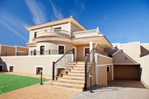 Villa for sale in Torrevieja, Alicante, Spain 3 bedrooms, 335 sq.m. No. 45961 - photo 1