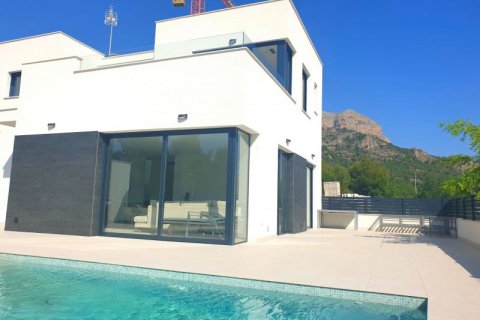 Villa for sale in Polop, Alicante, Spain 3 bedrooms, 185 sq.m. No. 45250 - photo 1
