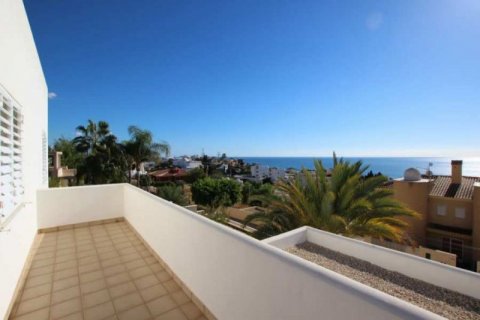 Villa for sale in Villajoyosa, Alicante, Spain 3 bedrooms, 300 sq.m. No. 42482 - photo 3