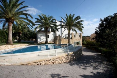 Villa for sale in Calpe, Alicante, Spain 4 bedrooms, 210 sq.m. No. 45658 - photo 1