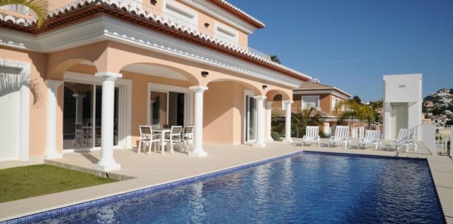 Villa in Moraira, Alicante, Spain 4 bedrooms, 290 sq.m. No. 44774