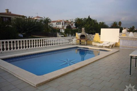 Villa for sale in Roses, Girona, Spain 3 bedrooms, 120 sq.m. No. 41409 - photo 1