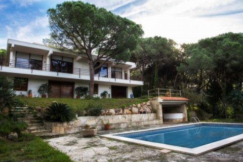 Villa for sale in Lloret de Mar, Girona, Spain 5 bedrooms, 360 sq.m. No. 45680 - photo 1