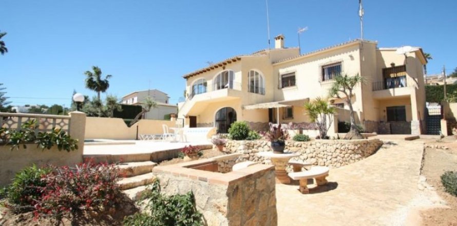 Villa in Calpe, Alicante, Spain 4 bedrooms, 350 sq.m. No. 45645