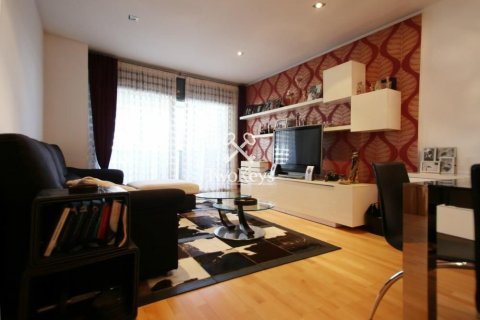 Apartment for sale in Badalona, Barcelona, Spain 3 bedrooms, 119 sq.m. No. 41012 - photo 7