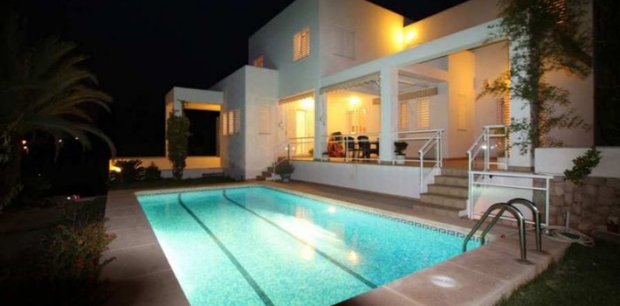 Villa in Villajoyosa, Alicante, Spain 3 bedrooms, 300 sq.m. No. 42482