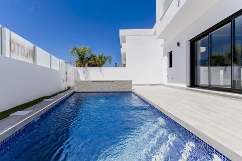 Villa for sale in Pilar de la Horadada, Alicante, Spain 3 bedrooms, 118 sq.m. No. 42519 - photo 4