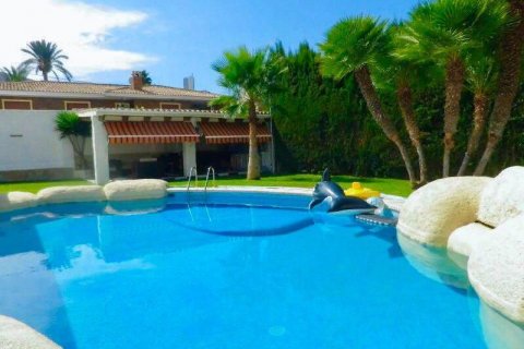 Villa for sale in Benidorm, Alicante, Spain 6 bedrooms, 520 sq.m. No. 43899 - photo 2
