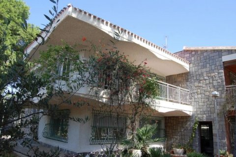 Villa for sale in Cabo Roig, Alicante, Spain 6 bedrooms, 220 sq.m. No. 41274 - photo 1