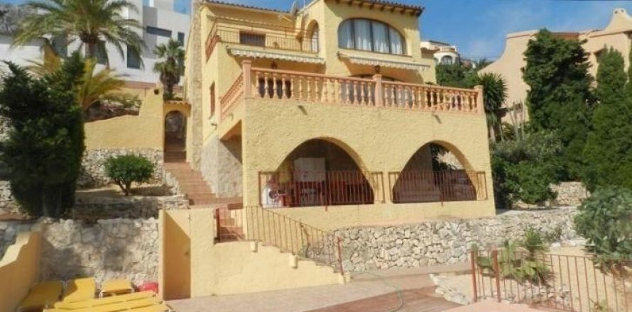 Villa in Calpe, Alicante, Spain 5 bedrooms, 230 sq.m. No. 45024