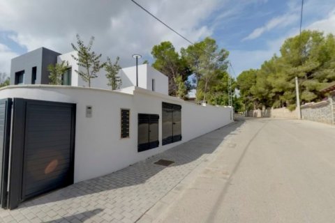 Villa for sale in Moraira, Alicante, Spain 3 bedrooms, 185 sq.m. No. 45126 - photo 7