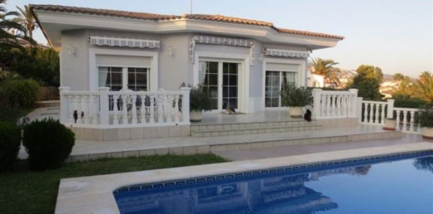 Villa in Calpe, Alicante, Spain 5 bedrooms, 475 sq.m. No. 45419