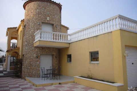 Villa for sale in Roses, Girona, Spain 3 bedrooms, 120 sq.m. No. 41409 - photo 3