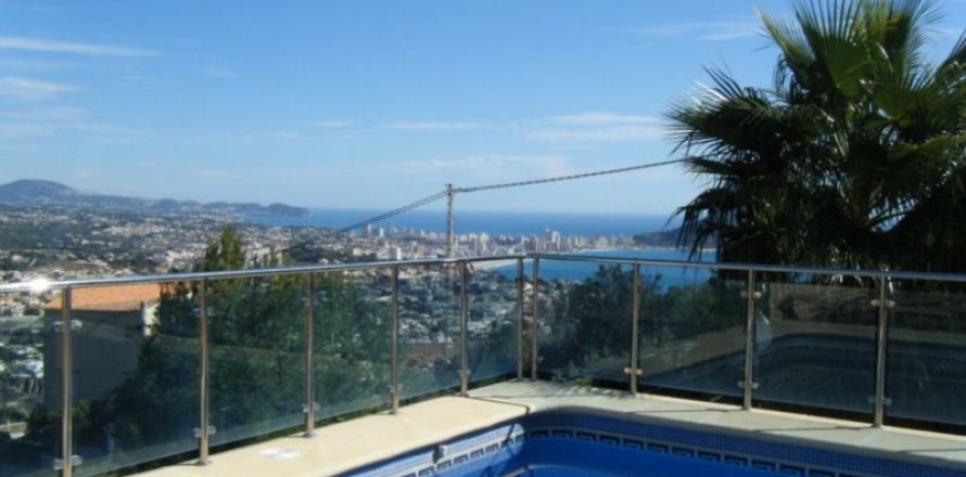 Villa in Calpe, Alicante, Spain 5 bedrooms, 215 sq.m. No. 45647