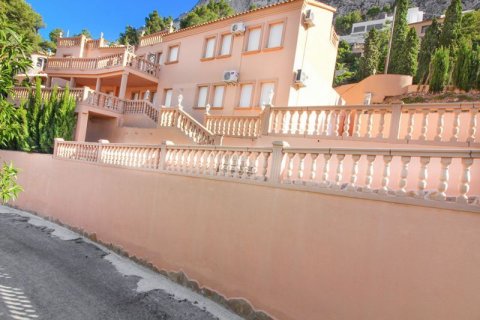 Villa for sale in Calpe, Alicante, Spain 8 bedrooms, 320 sq.m. No. 44475 - photo 3