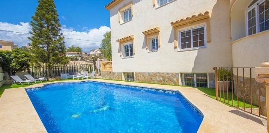 Villa in Calpe, Alicante, Spain 5 bedrooms, 367 sq.m. No. 43992