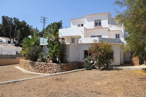 Villa for sale in Moraira, Alicante, Spain 4 bedrooms, 240 sq.m. No. 46048 - photo 8