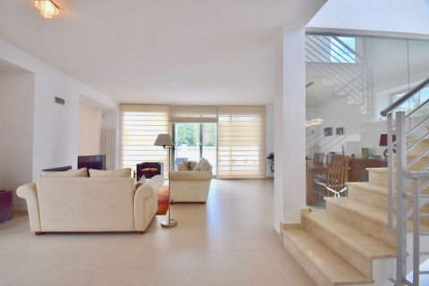 Villa for sale in Alfaz del Pi, Alicante, Spain 3 bedrooms, 195 sq.m. No. 43861 - photo 3