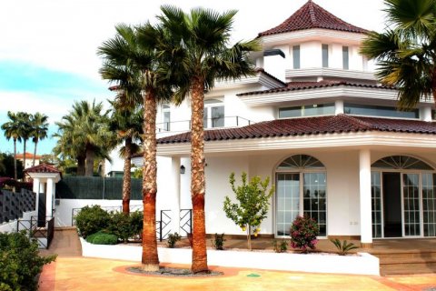 Villa for sale in Alfaz del Pi, Alicante, Spain 6 bedrooms, 710 sq.m. No. 44940 - photo 4