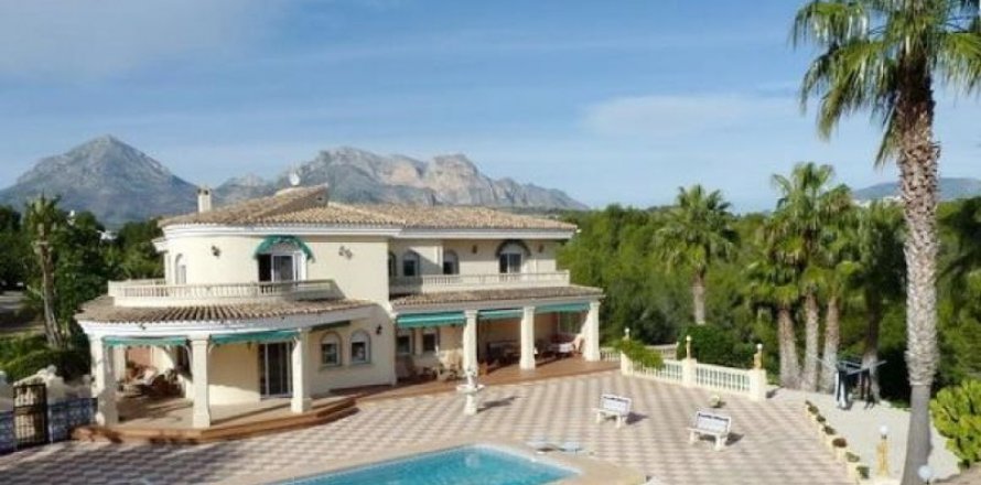 Villa in Alfaz del Pi, Alicante, Spain 8 bedrooms, 1 sq.m. No. 43875