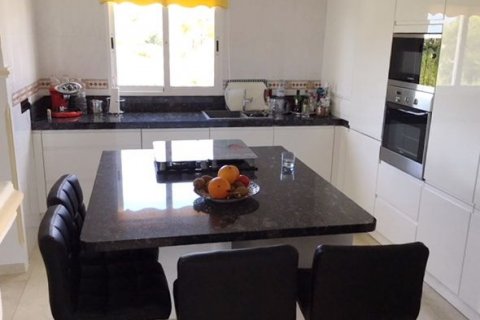 Villa for sale in La Nucia, Alicante, Spain 5 bedrooms, 330 sq.m. No. 44056 - photo 8