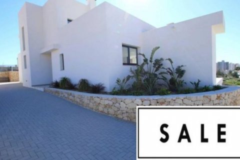 Villa for sale in La Nucia, Alicante, Spain 3 bedrooms, 235 sq.m. No. 46482 - photo 1