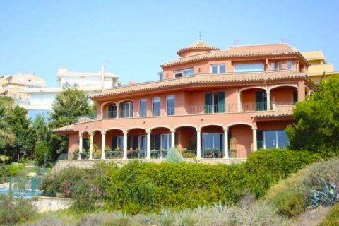 Villa for sale in Alicante, Spain 6 bedrooms, 675 sq.m. No. 41609 - photo 2