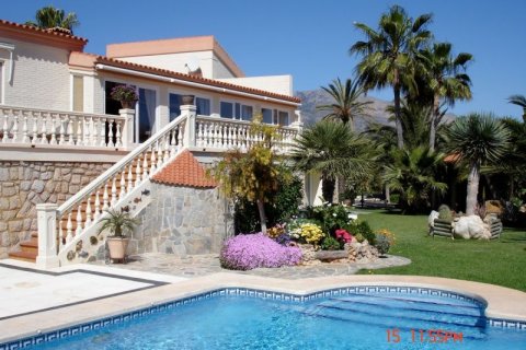 Villa for sale in Alfaz del Pi, Alicante, Spain 5 bedrooms, 650 sq.m. No. 43887 - photo 3