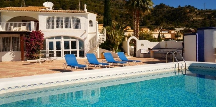 Villa in Calpe, Alicante, Spain 3 bedrooms, 214 sq.m. No. 42812