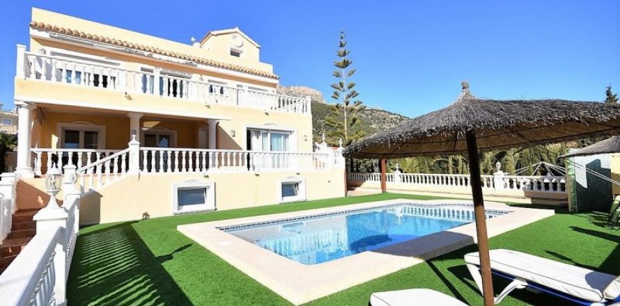 Villa in Calpe, Alicante, Spain 5 bedrooms, 350 sq.m. No. 41531