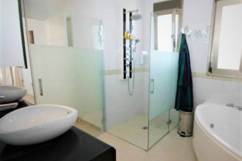Villa for sale in Moraira, Alicante, Spain 5 bedrooms, 359 sq.m. No. 43310 - photo 8