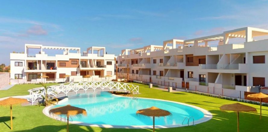 Townhouse in Torrevieja, Alicante, Spain 2 bedrooms, 131 sq.m. No. 42369