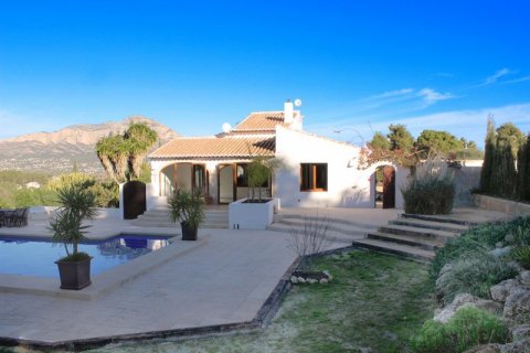 Villa for sale in Javea, Alicante, Spain 4 bedrooms, 320 sq.m. No. 44007 - photo 1