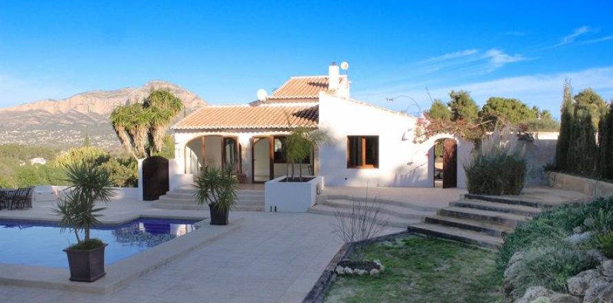 Villa in Javea, Alicante, Spain 4 bedrooms, 320 sq.m. No. 44007