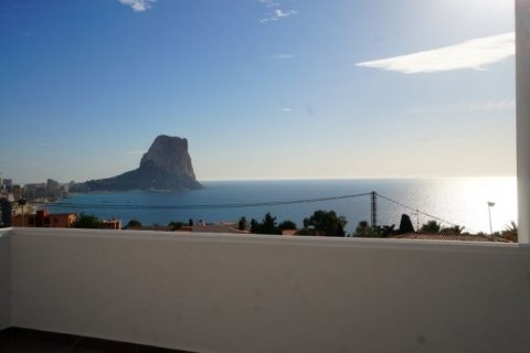 Villa for sale in Calpe, Alicante, Spain 4 bedrooms, 238 sq.m. No. 44091 - photo 1