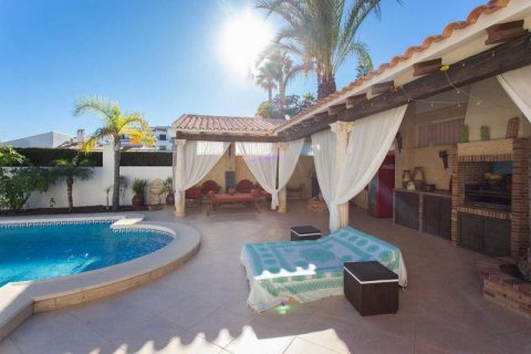 Villa for sale in Alicante, Spain 6 bedrooms, 700 sq.m. No. 41734 - photo 3