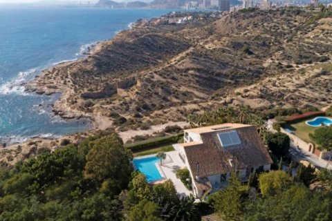 Villa for sale in Alicante, Spain 6 bedrooms, 900 sq.m. No. 43629 - photo 2
