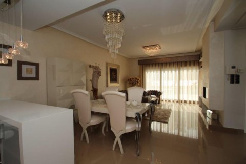 Villa for sale in Villamartin, Alicante, Spain 3 bedrooms, 156 sq.m. No. 43306 - photo 4