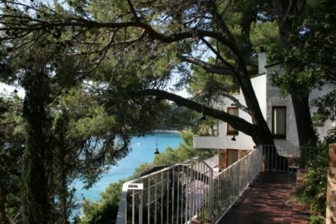Villa for sale in Lloret de Mar, Girona, Spain 3 bedrooms, 530 sq.m. No. 45714 - photo 1
