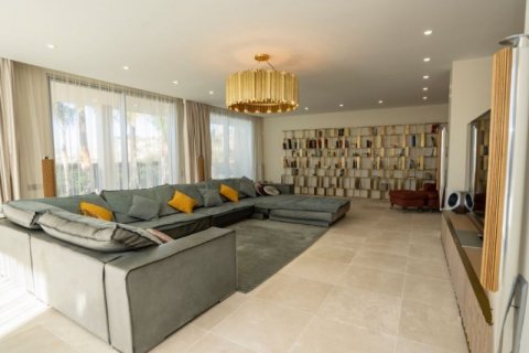 Villa for sale in Alicante, Spain 6 bedrooms, 900 sq.m. No. 43629 - photo 6